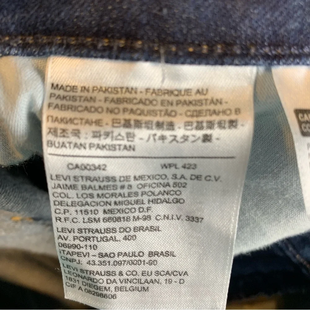 Levi’s Capri Stretch Jeans Women Size 12 Blue Denim Rolled Hem Casual Retro - Picture 8 of 10